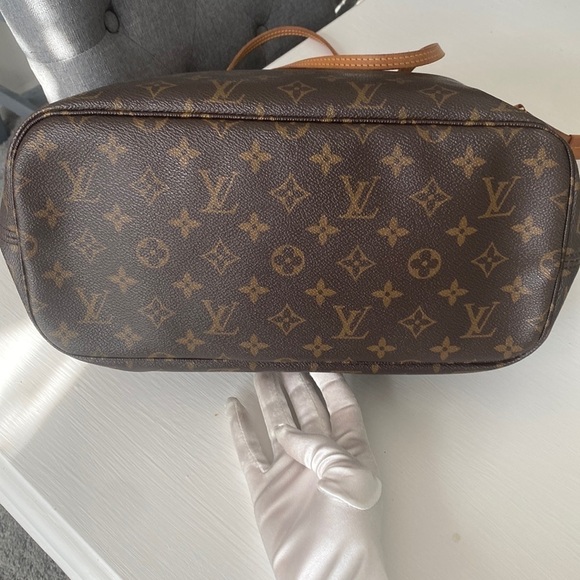 Louis Vuitton Neverfull MM Monogram - Picture 11 of 17